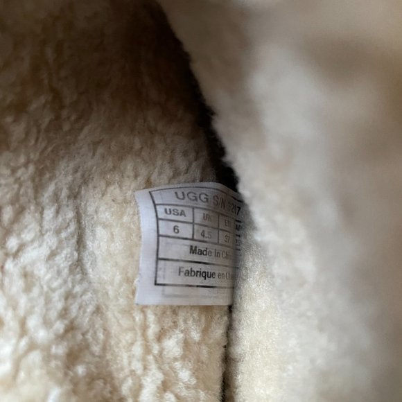 UGG | Lynnea Heeled Shearling Boot - Picture 8 of 14